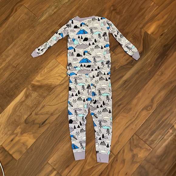 Little sleepies 2T mountains hard to find print - Picture 5 of 6